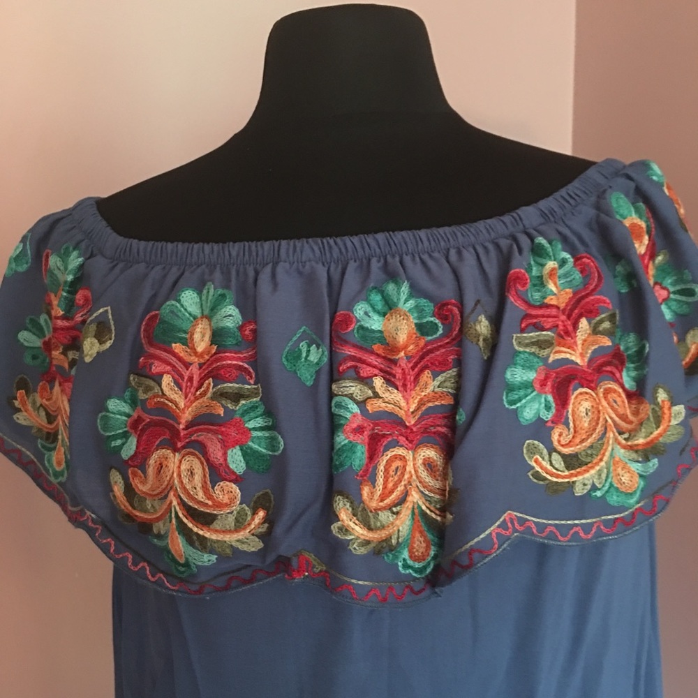 NWT Nordstrom’s Surf Gypsy Denim Embroidered Top M - Picture 4 of 8